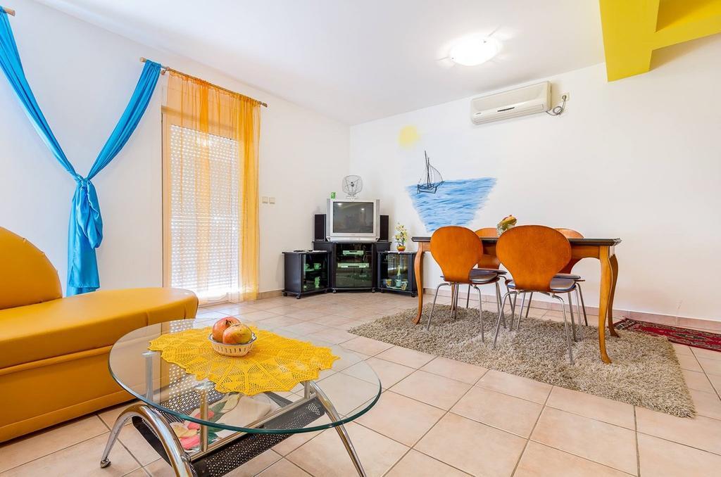 Apartment Ellis Premantura Exterior photo